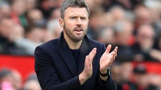 马奎尔降薪续约曼联：从8700万标王到12万周薪，他用忠诚赢下尊重