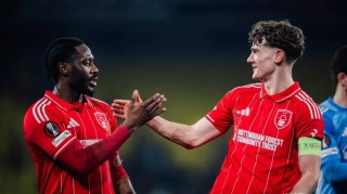 3-0！英超保级队吊打土超豪门，尤文成笑柄，第一联赛太残酷！